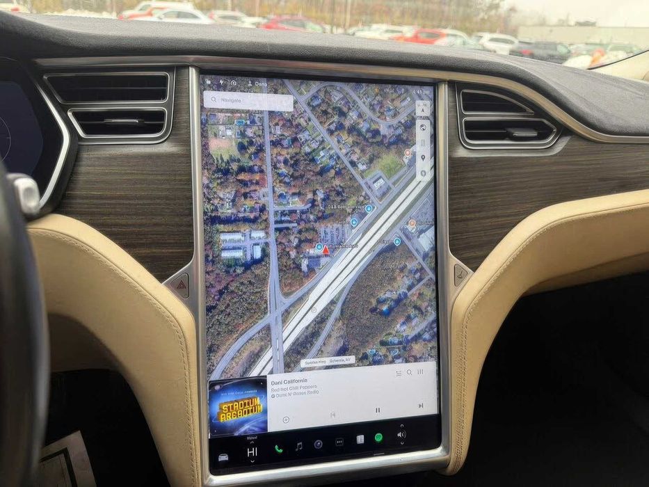 Tesla Model S      2018