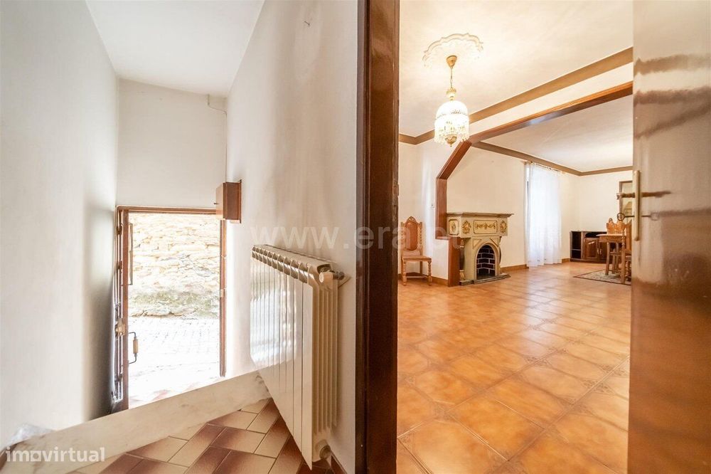 Moradia Geminada T5 / Fundão, Silvares