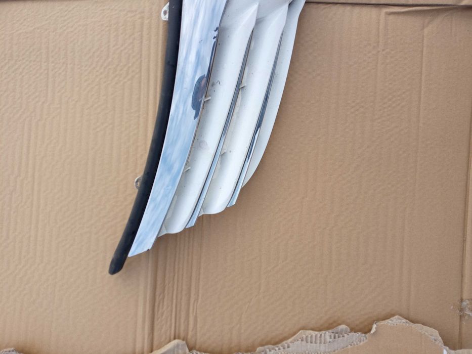 toyota AVENSIS T27 12-15 LIFT grill przód atrapa chłodnicy kolor 040