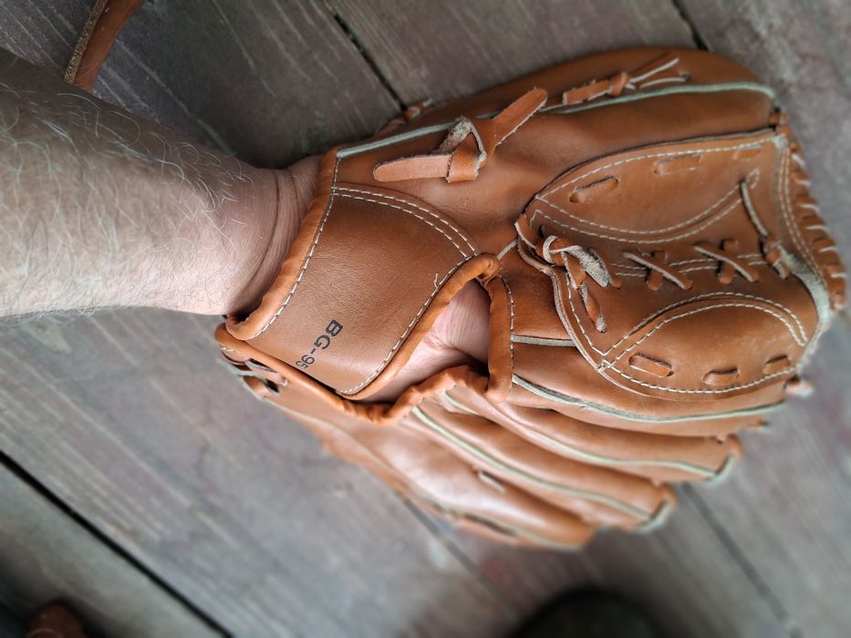Prawa rękawica do baseballa