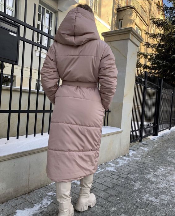 Теплий пуховик рожевого кольору
