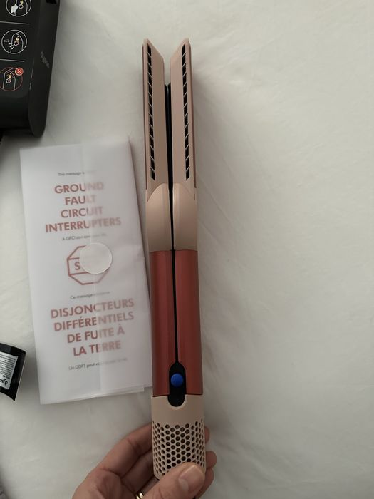 Novo Dyson Airstrait