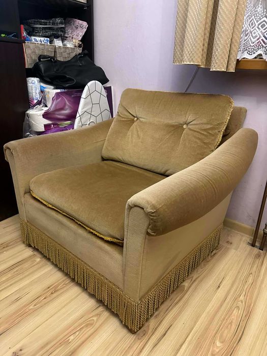 Oliwkowy fotel retro