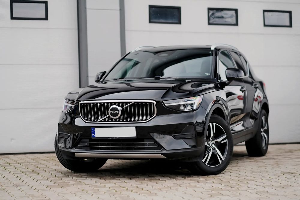 Volvo XC 40 B5 / 2.0 / 250KM / AWD / Core Bright / Panorama / Mild Hybrid /
