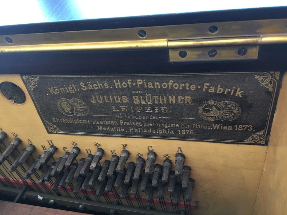 Piano vertical BLÜTHNER