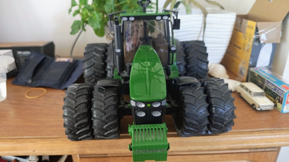 Bruder traktor john deere