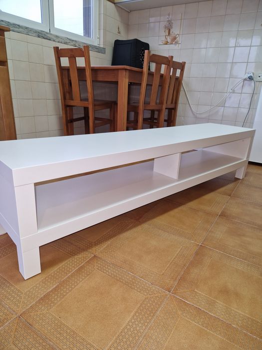 Móvel de TV IKEA LACK branco
(móvel de televisão, prateleira para TV)