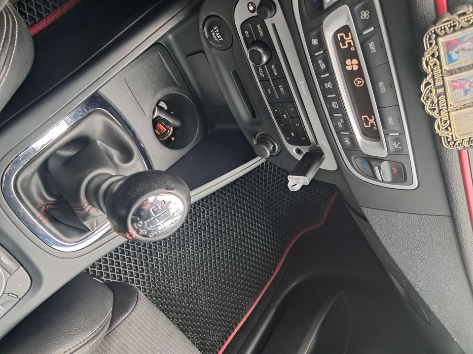 Авто/легкові автомобілі Renault Megan 3