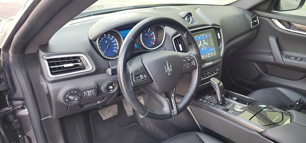 Maserati Ghibli      2019