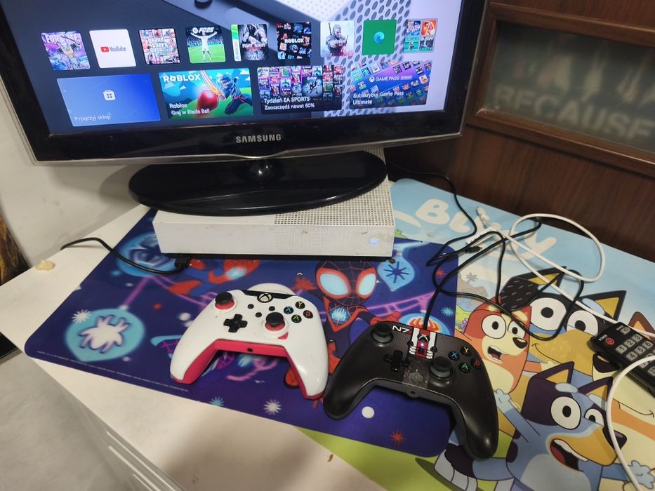 X box one s plus dwa pady