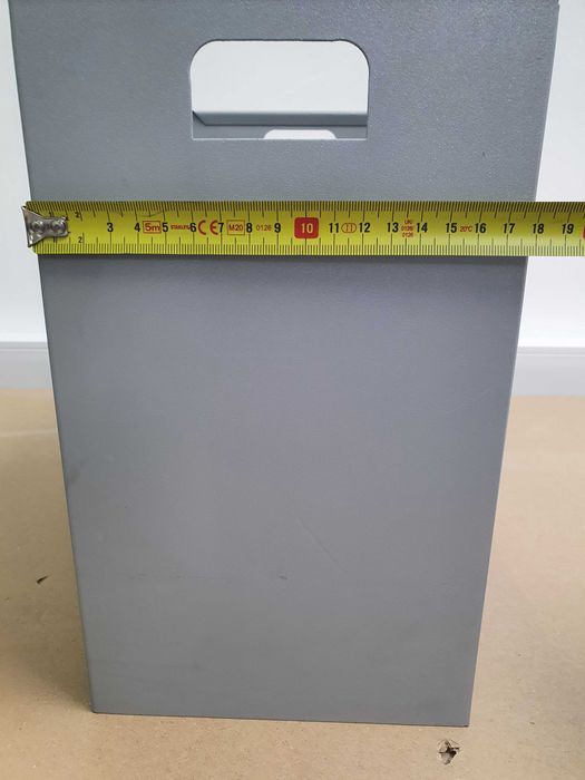 Caixote de lixo em metal (30x30x18 cm)