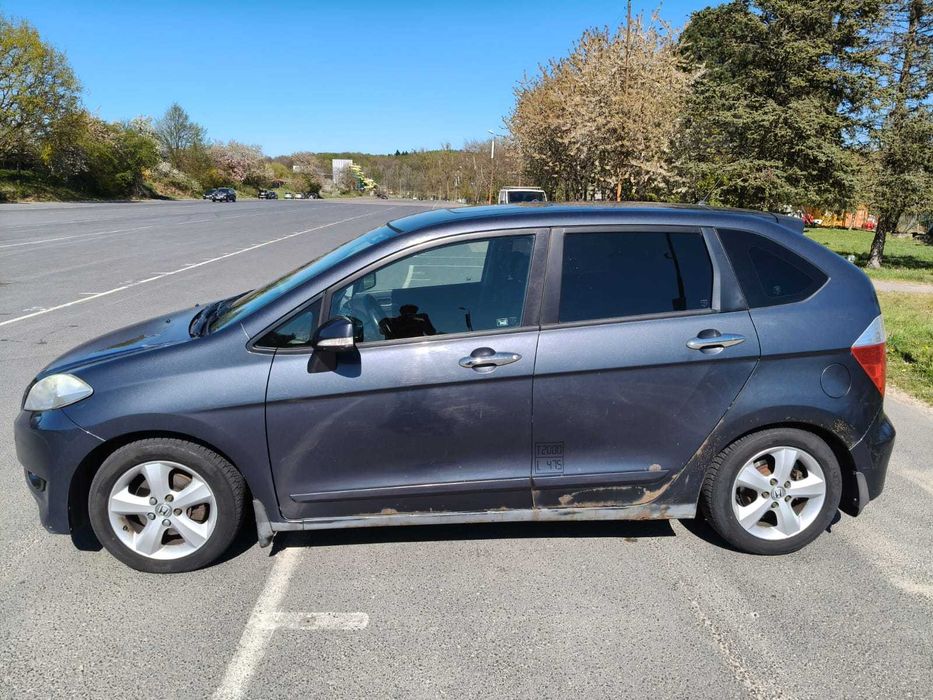 Samochód Honda FR-V