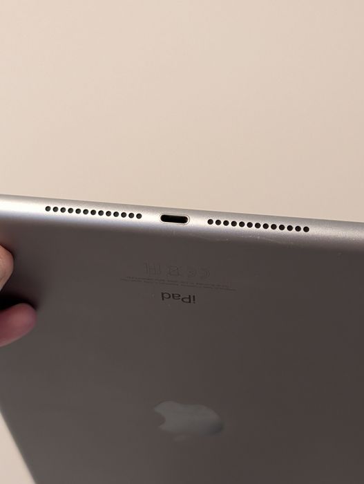 Ipad 6 Wi-Fi + LTE 32 gb 9.7 дюймів
