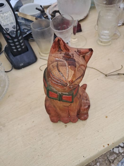 Gato em madeira pintado