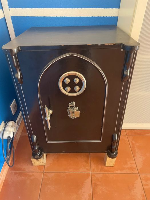 Cofre antigo 100% funcional