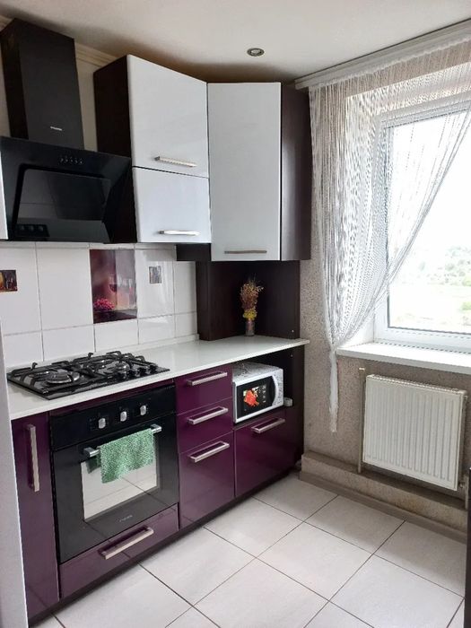 Продам двокімнатну квартиру. Центр на набережній.