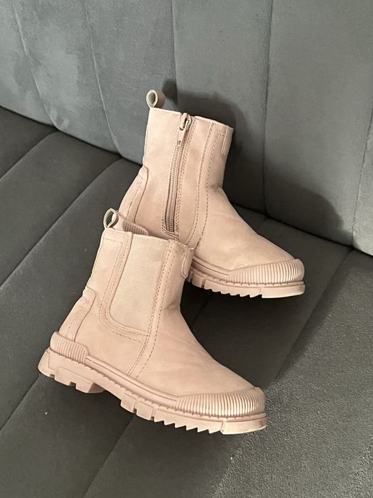 Botki dla dziewczynki Reserved z eki skóry r. 24-25/15 cm.