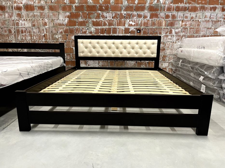 Ліжко дерев'яне двоспальне з матрацом, м'яка спинка, розмір 160х200