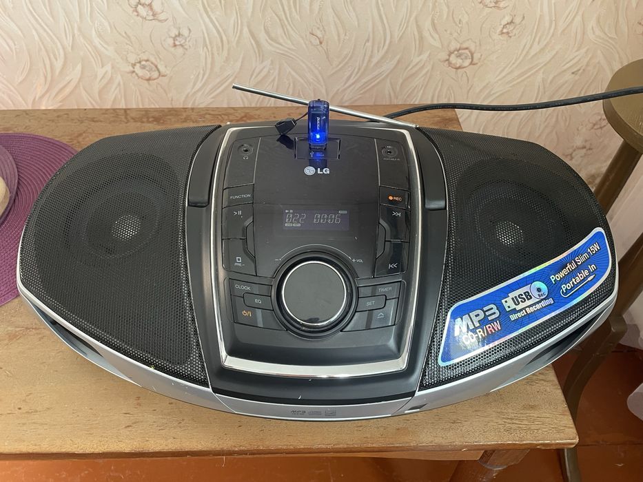 Музичний центр (магнітола) LG SB-74 MP3/CD/USB