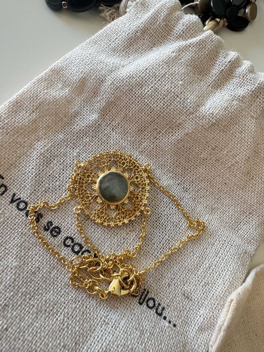 Zestaw biżuterii z kamieniami