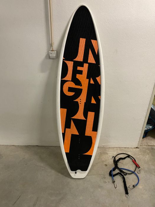 Kitesurfing board strapless surfboard