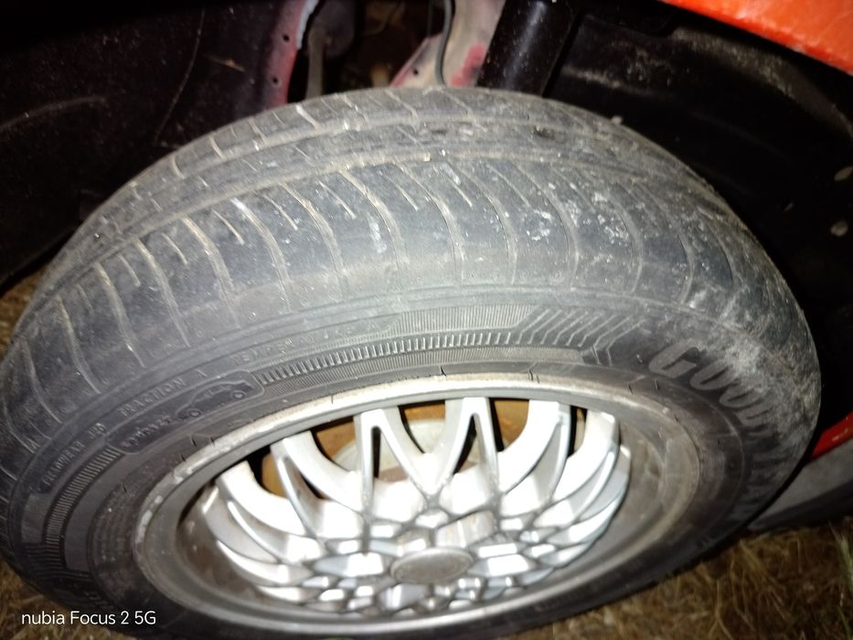 Jantes especiais  com peneus 165.65.14  ainda muito bons. 4x100  jantes de Opel corsaA