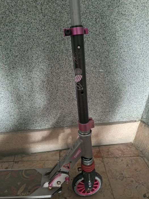 Trotinete menina