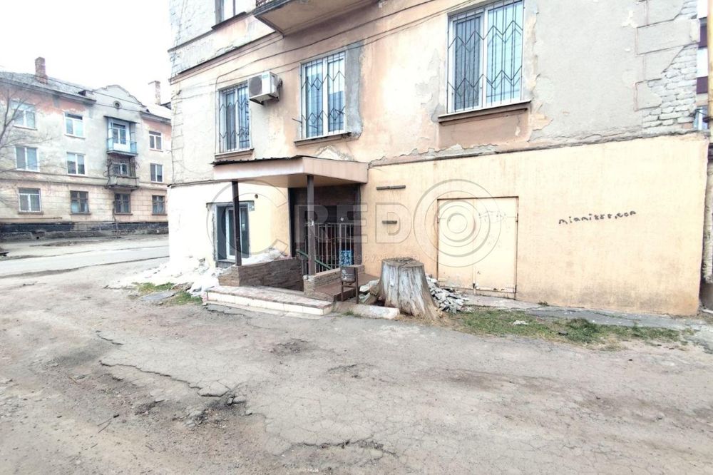 Продаж не великого нежитлового приміщення. "Гірник".