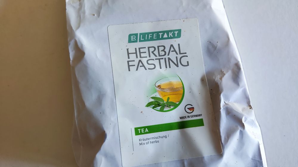 Chá de ervas concebido para apoiar dietas e regimes de jejum.