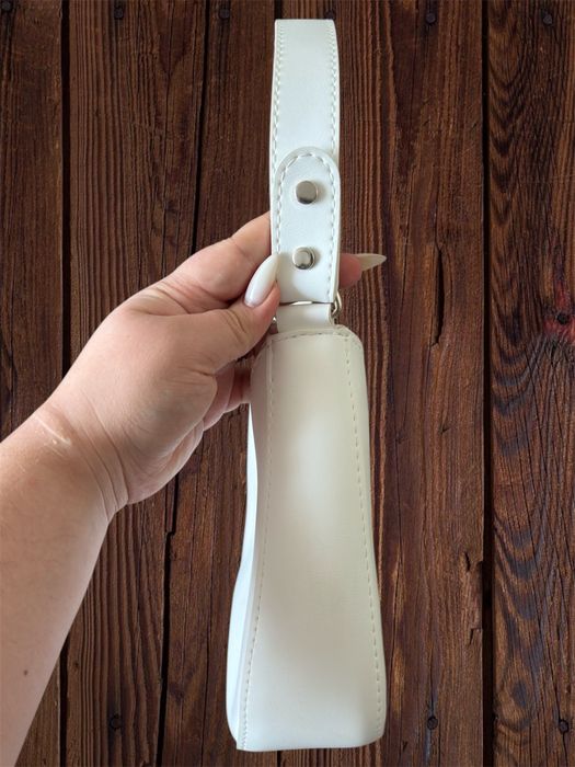 Біла сумка багет