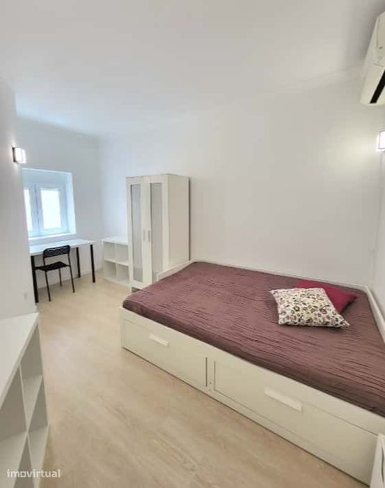 Superior room with shared bathroom