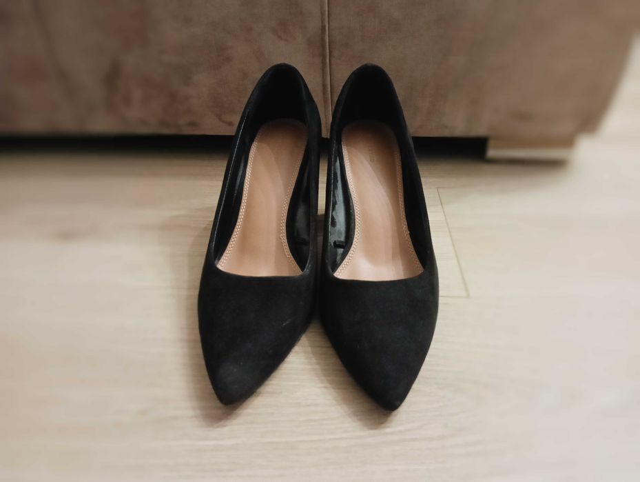 Damskie, czarne, eleganckie buty na obcasach