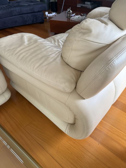 Sofá 2 Lugares em Couro Genuíno Bege – Muito Confortável