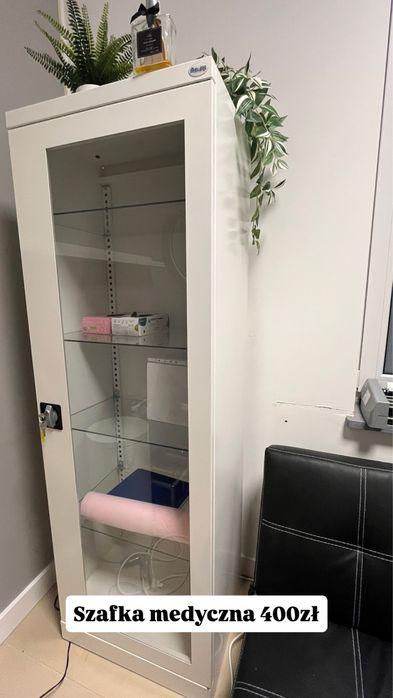 Szafka szklana zamykana