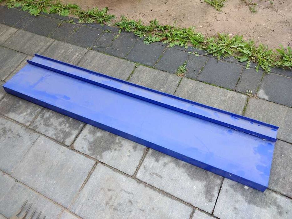 Parapety aluminiowe zewnętrzne do garażu budynku gospodarczego