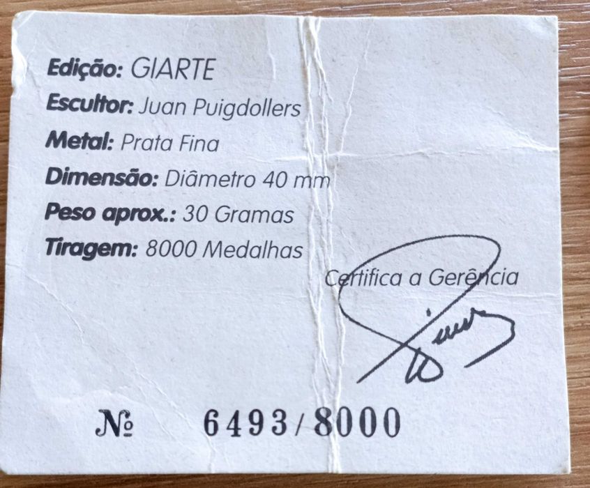 Medalha em prata, Pelos Direitos Humanos. Paz para Timor, com certificado e número de série.