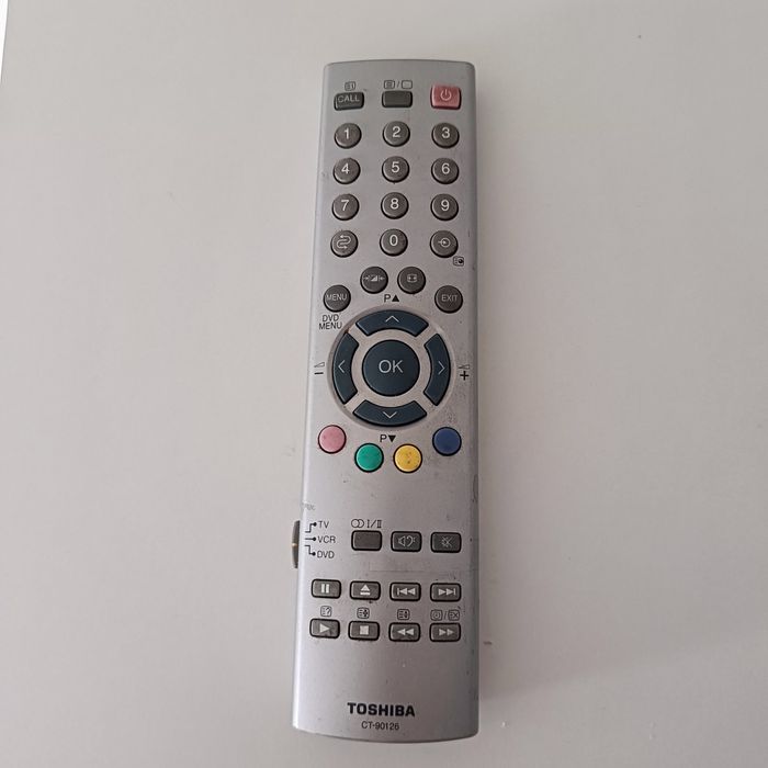 pilot zdalnego sterowania marki Toshiba, model CT-90126 DVD VCR DVD