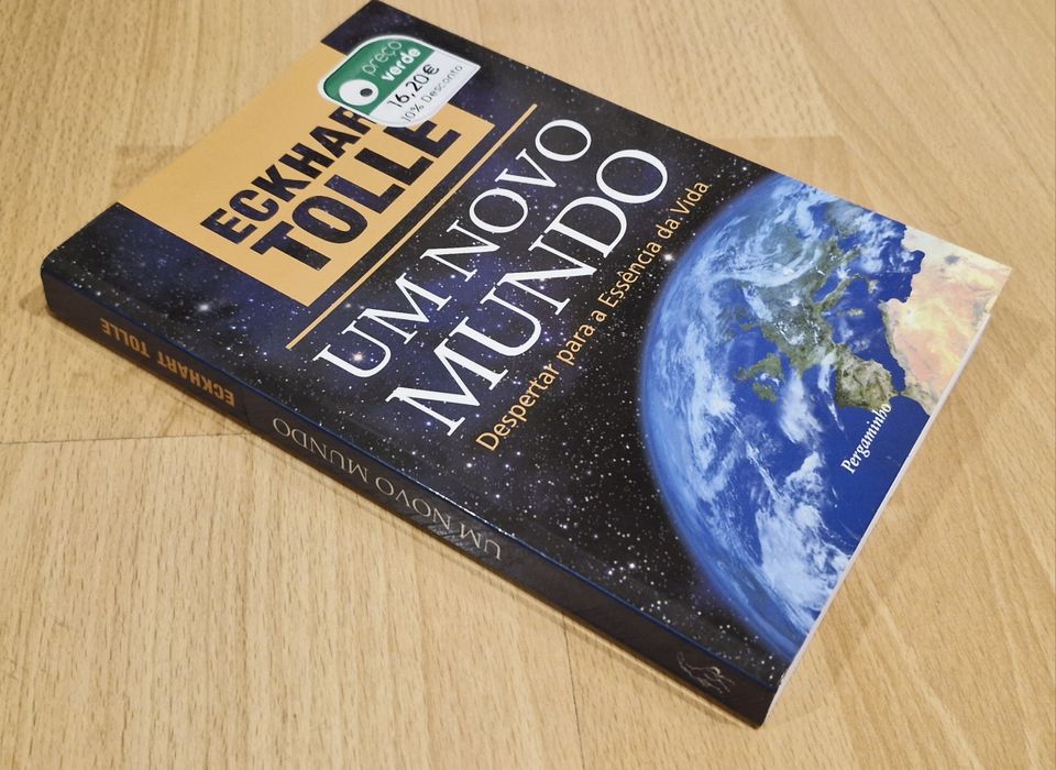 A New Earth by Eckhart Tolle64552058803331121