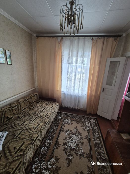 Будиночок біля сільгосптехніки