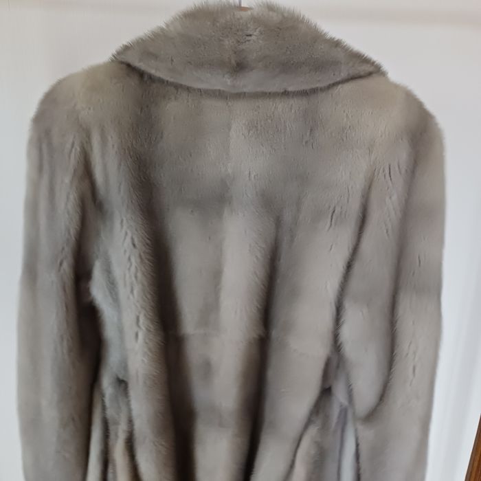 Продаю особисті вживані речі. Блакитна норка.