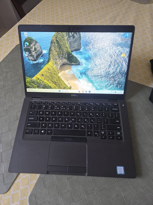 Dell Latitude 5400 laptop 14 cali, polski, stan bdb, nowa bateria ssd usbc windows 11
