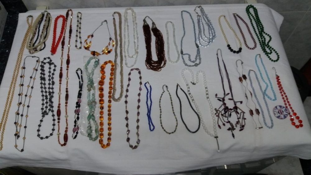 Colares e fios para senhora