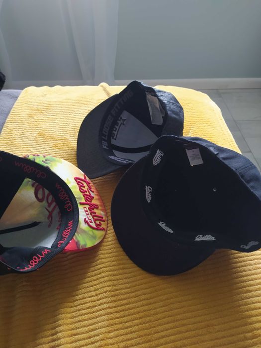 Czapki z daszkiem kpl. 3szt rozm S obwod 55cm