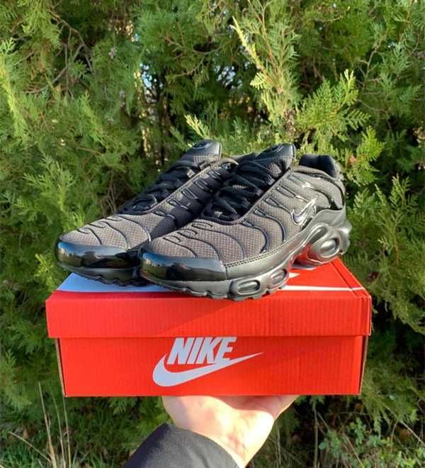 Stylowe i sportowe Nike Air Max Plus TN Black  EU 38
