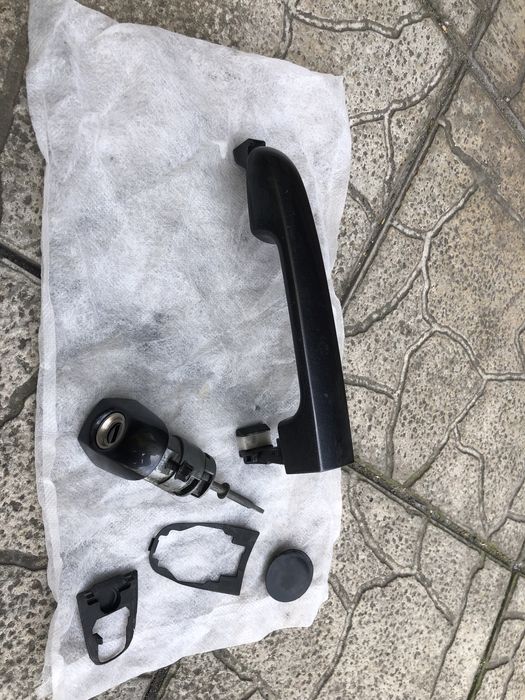 Комплект ручка водійської дверці Kia ceed