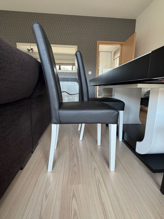 Conjunto de mesa (extensível) e cadeiras de jantar