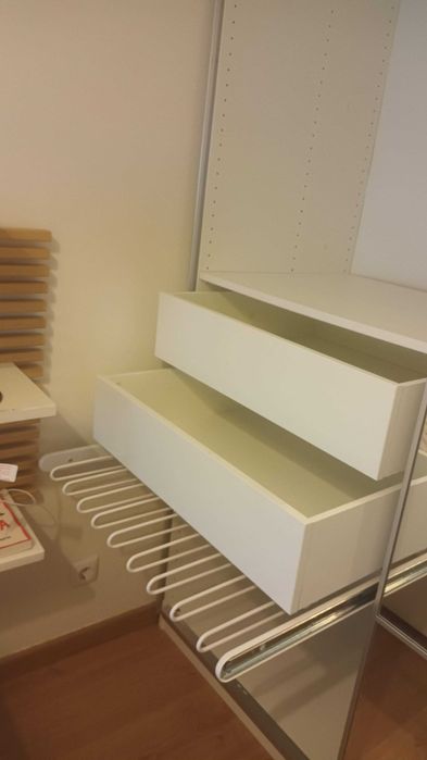 Roupeiro IKEA em bom estado de conservação