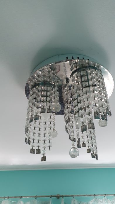 Продам люстру в гарному стані