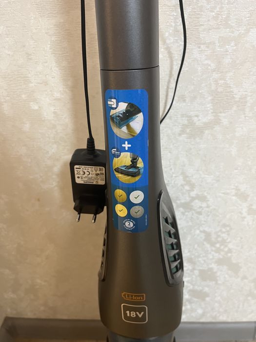 Продам аккумуляторный ручной пылесос PHILIPS PowerPro Aqua
