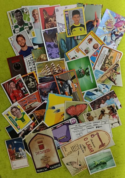 8 Lotes de CROMOS de Futebol e outros